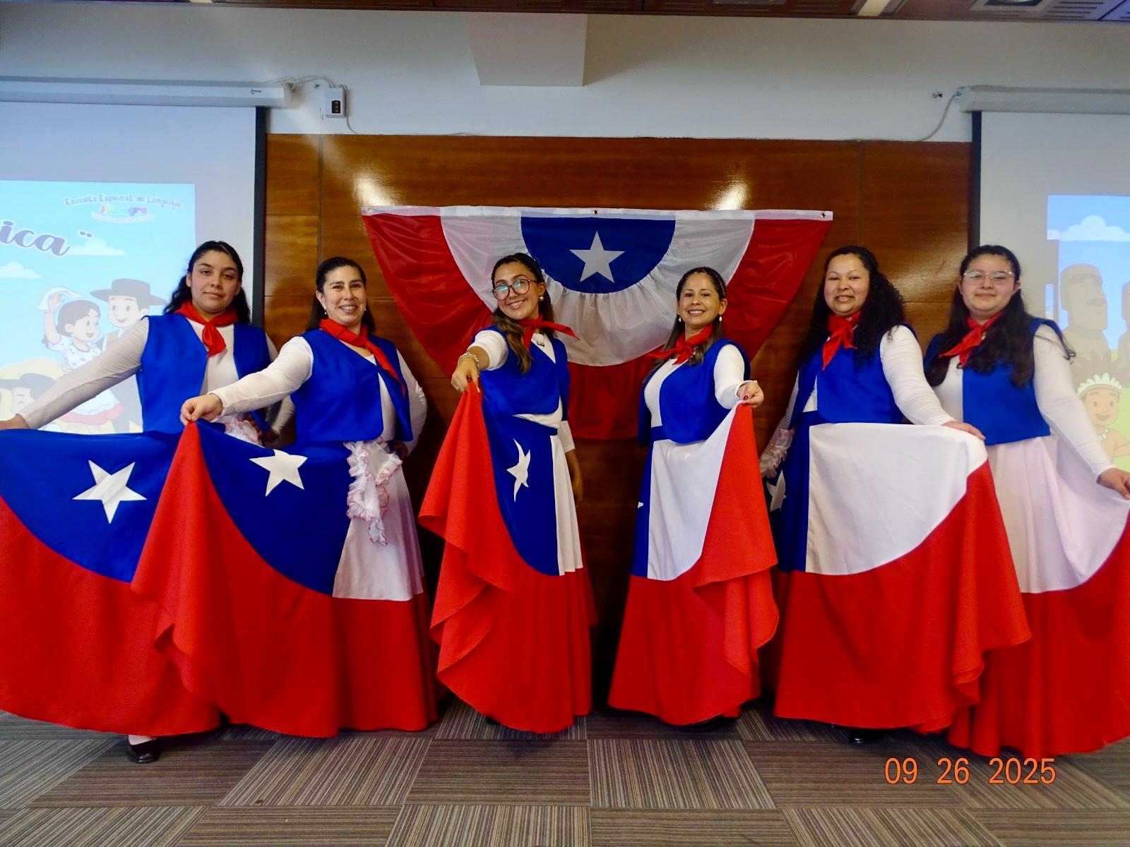 Equipo de la Escuela de Lenguaje Almagro celebrando Fiestas Patrias